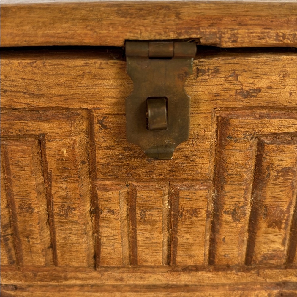 VINTAGE COLLECTIBLE HANDMADE SOLID WOODEN JEWELRY KEEPSAKE BOX - Picture 3 of 16